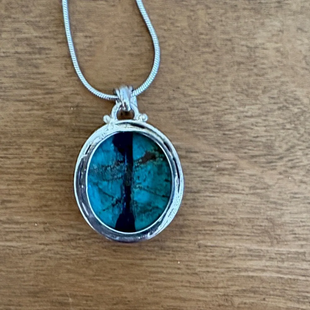 Elegant Silver Necklace with Turquoise Pendant